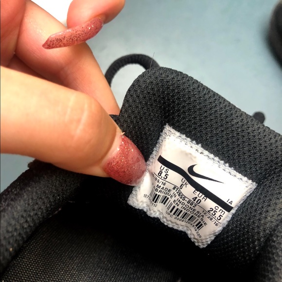 Nike shoes - Picture 2 of 4